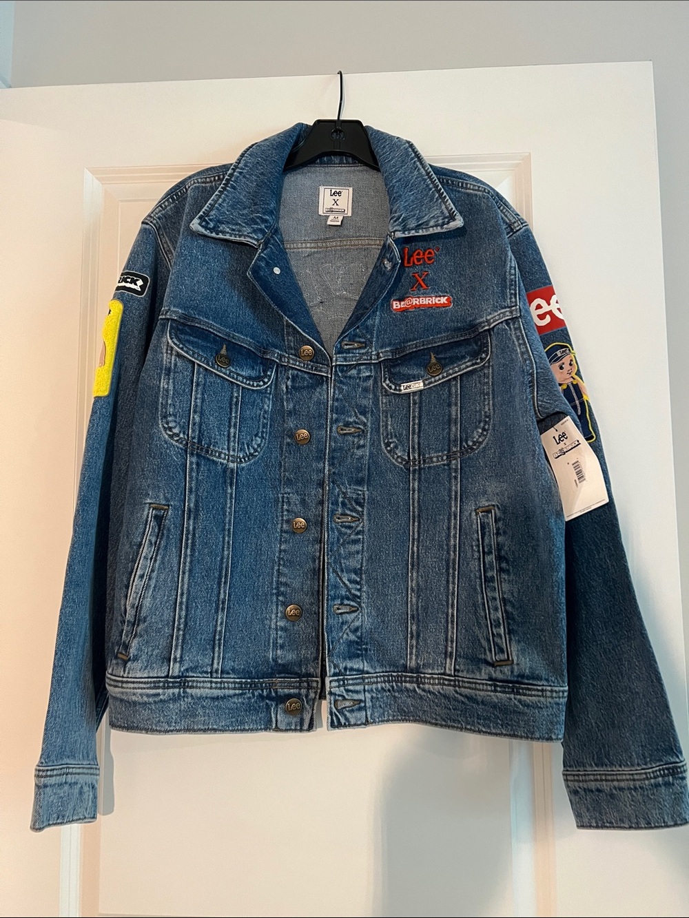 Lee x Bearbrick 🐻 Denim Trucker Jacket with Multicolor Embroidered Patches - Picture 5 of 11